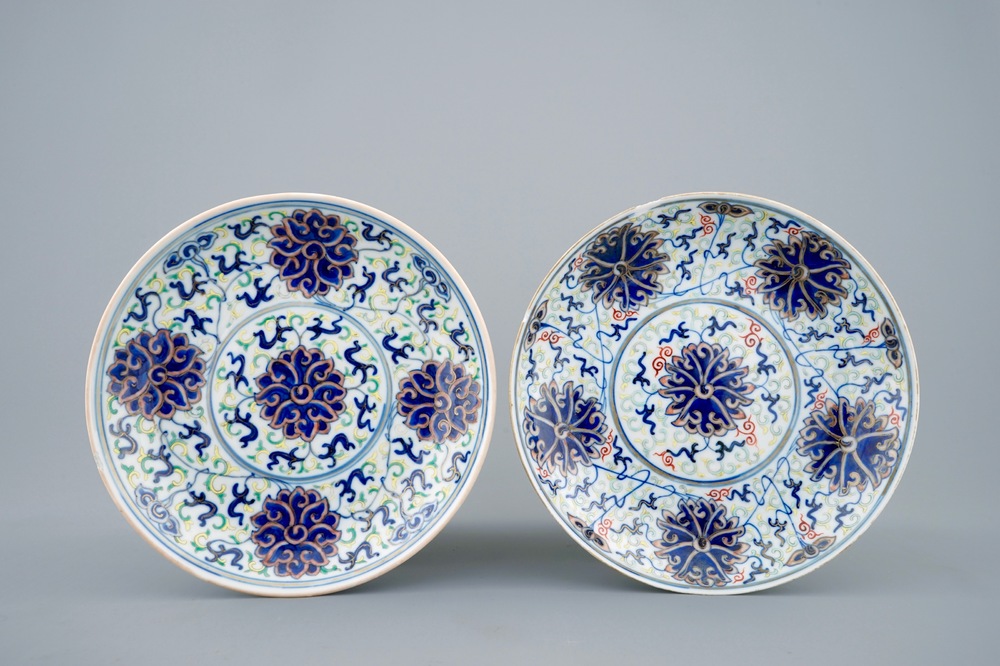 A pair of Chinese doucai lotus scroll plates with Guangxu mark, 19/20th C.