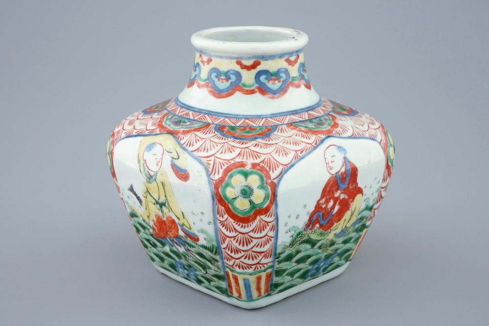 A Chinese square wucai bottle vase, Wanli mark, 19th C.