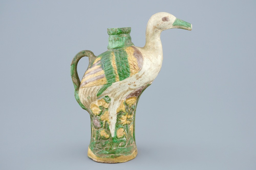 A Chinese verte biscuit crane-shaped ewer, 18/19th C.
