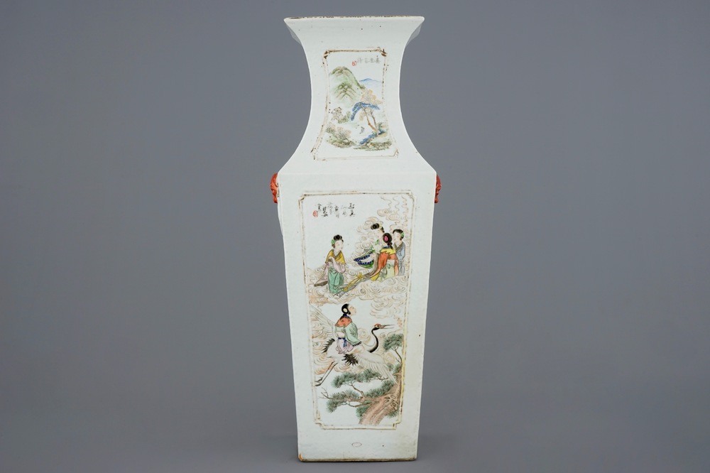 Een rechthoekige Chinese vaas met qianjiang cai decor van onsterfelijken en landschappen, 19/20e eeuw