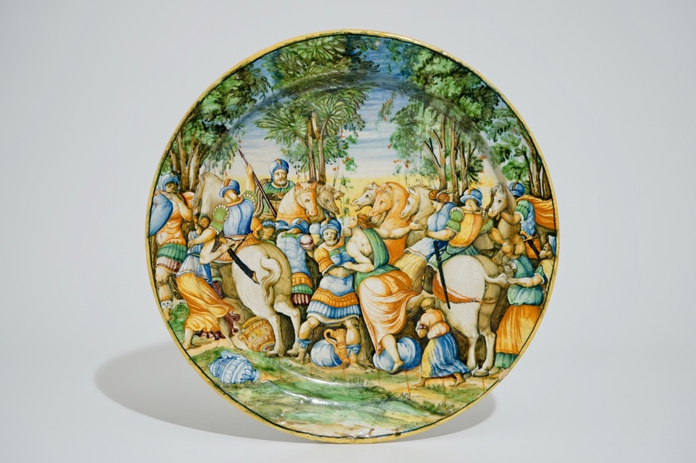 Un grand plat &quot;Istoriato&quot; en majolique italienne, Urbino, 1540-1560