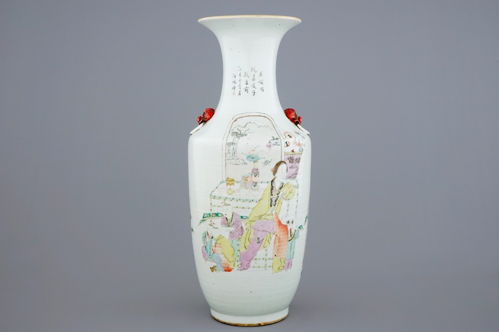 Een Chinese vaas met qianjiang cai en famille rose decor, 19/20e eeuw