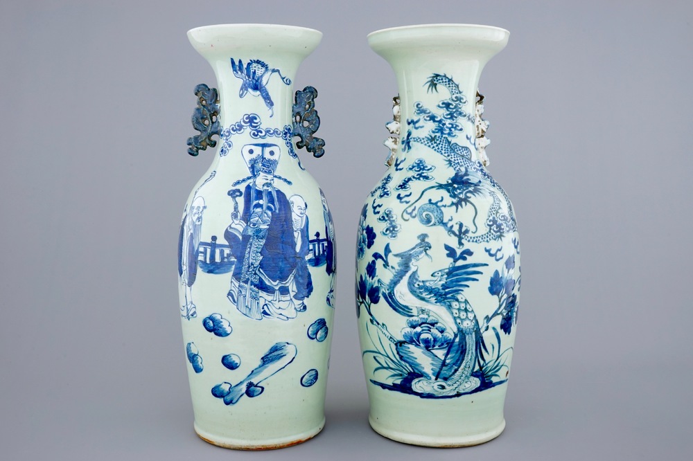 Deux vases en porcelaine de Chine &agrave; d&eacute;cor bleu et blanc sur fond c&eacute;ladon, 19&egrave;me