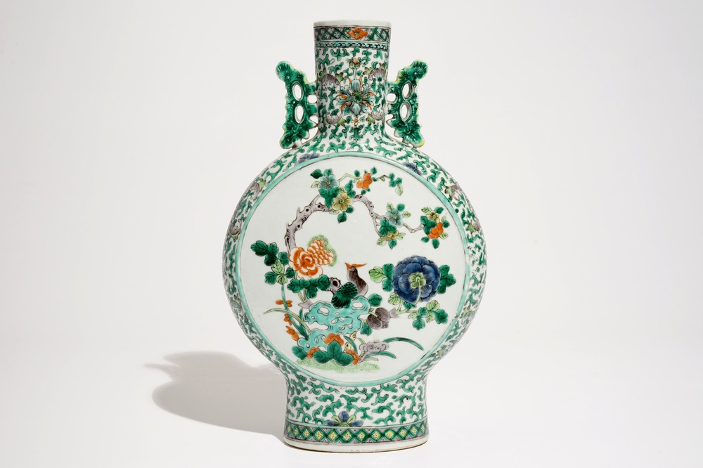 A Chinese famille verte moonflask, 19th C.