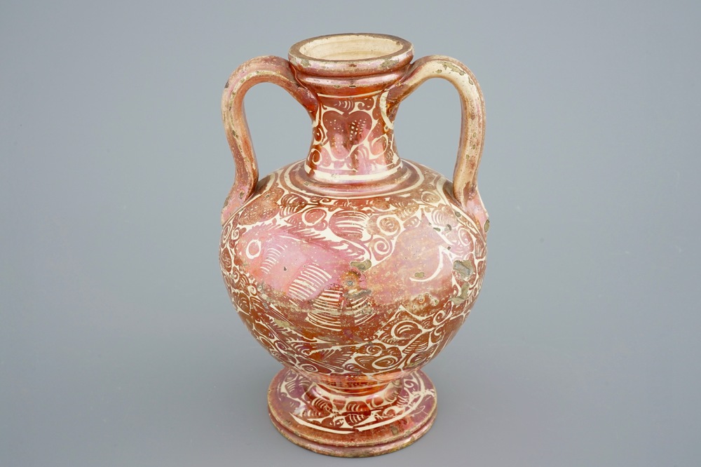 A Hispano Moresque lusterware amphora shaped vase, Spain, 16/17th C.