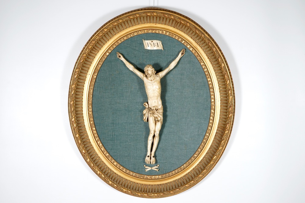 Un grand Christ en ivoire sculpt&eacute;, 17/18&egrave;me, prob. Dieppe, France