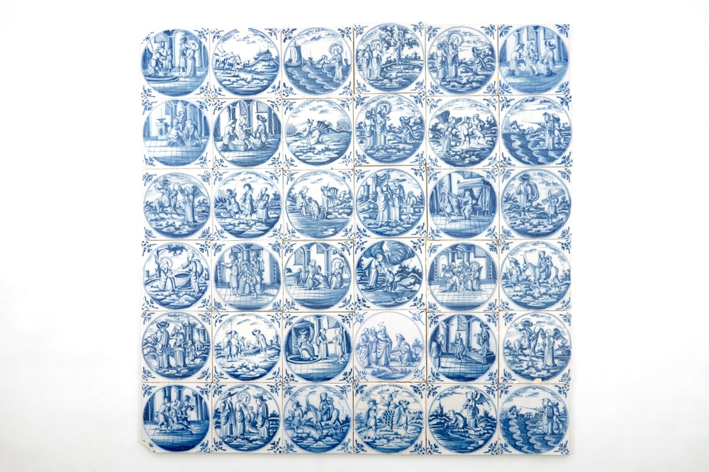 Un lot de 36 carreaux religieux en fa&iuml;ence de Delft bleu et blanc, 18&egrave;me
