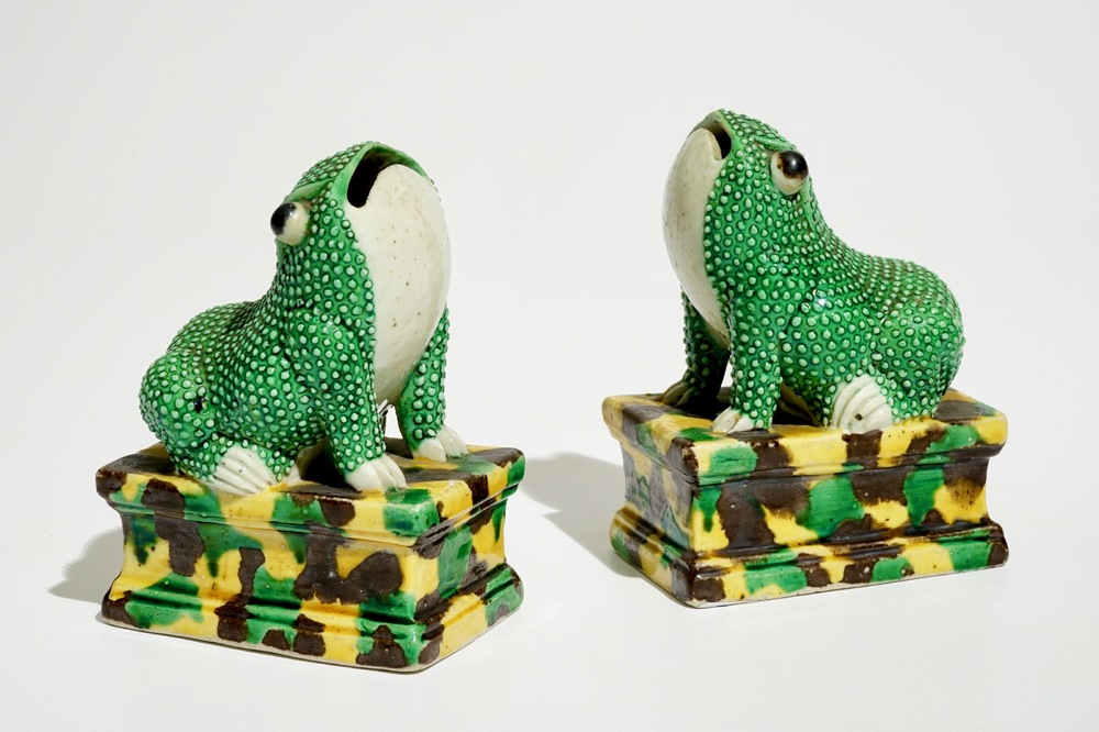 A pair of Chinese verte on biscuit models of frogs, Kangxi