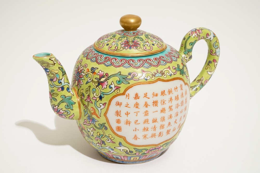 A Chinese famlile rose teapot with calligraphy design, Jiaqing mark, 19/20th C.