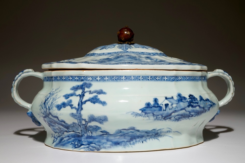A blue and white Chinese tureen and cover, Qianlong
