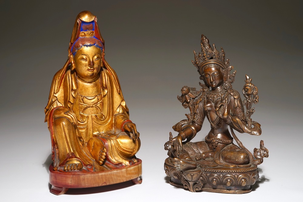 Une statuette de Tara en bronze et une Guanyin en bois dor&eacute;, 19&egrave;me