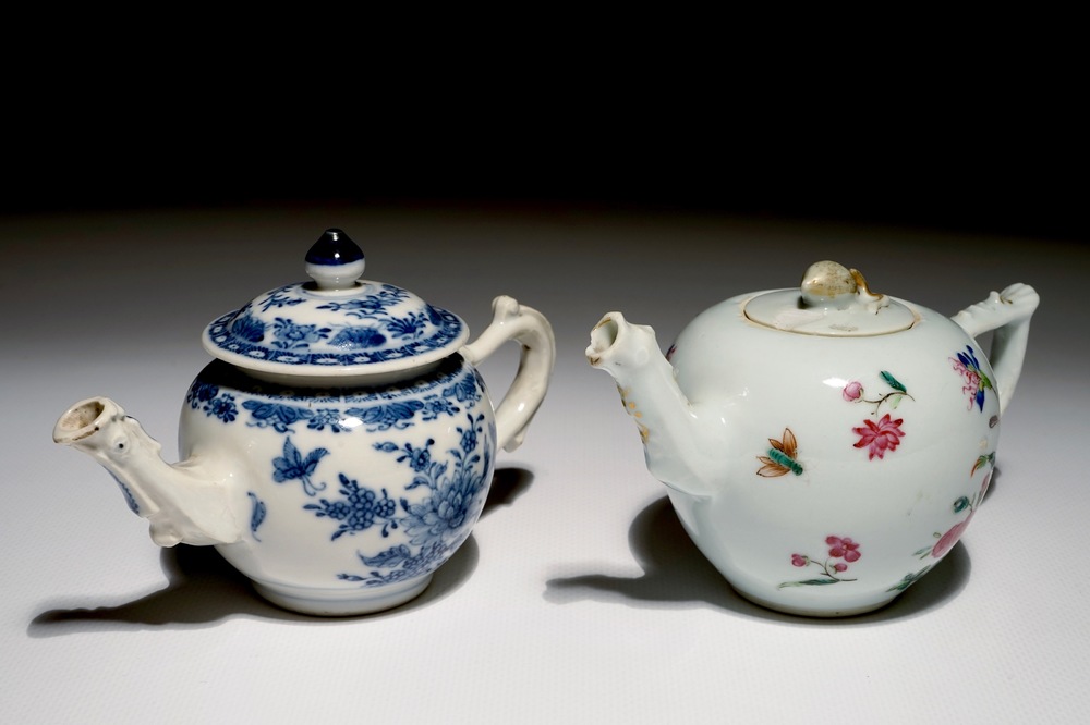 Deux th&eacute;i&egrave;res en porcelaine de Chine famille rose et bleu et blanc, Qianlong