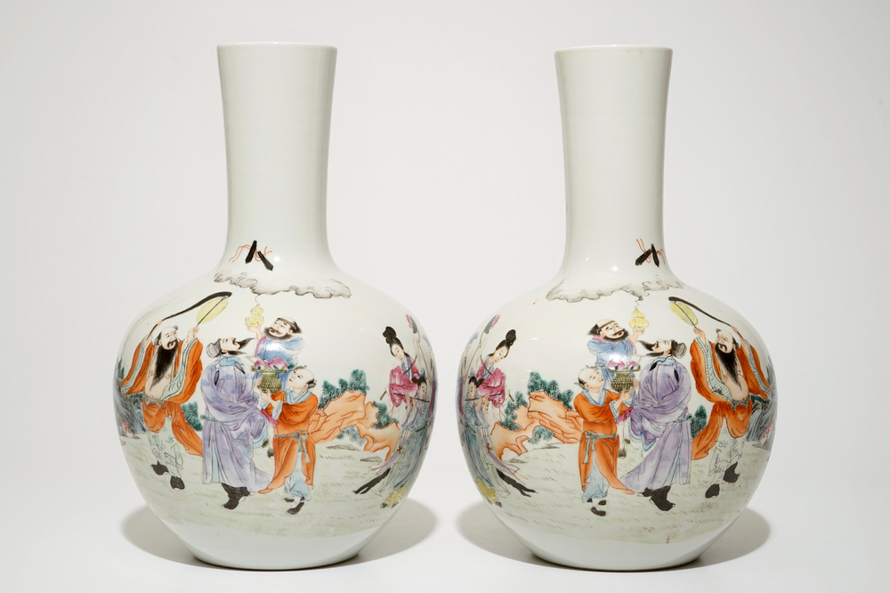 A pair of Chinese famille rose tianqiuping vases with the eight immortals, 20th C.