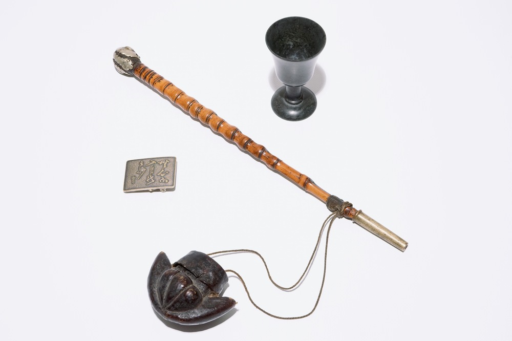 A Chinese bamboo opium pipe, a dark hardstone chalice and a silver belt buckle, 19/20th C.