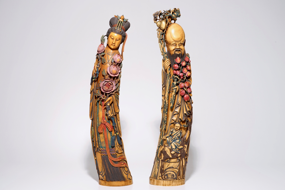 Une paire de grandes figures d'immortels en ivoire polychrome, Chine, 19&egrave;me