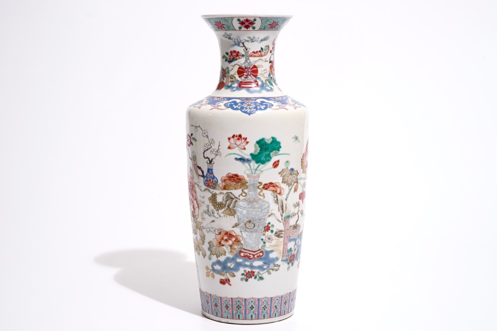 A Chinese famille rose rouleau vase in Yongzheng style, early 19th C.