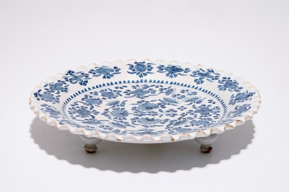 A German blue and white lobed plate on three feet, N&uuml;rnberg, 17th C.