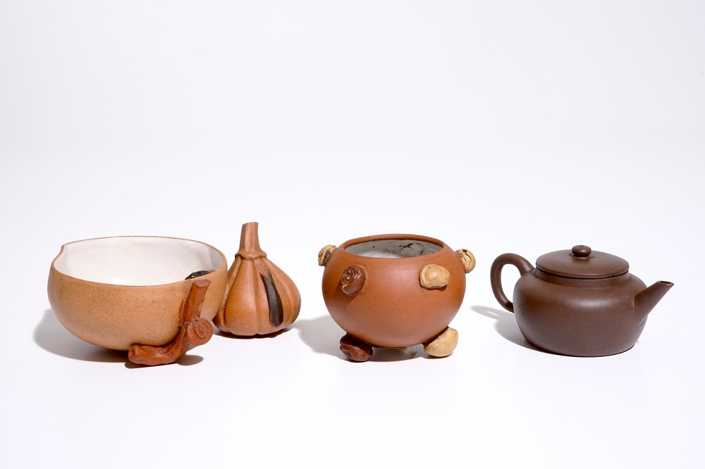 A Chinese Yixing peach-shaped bowl, a round bowl and a teapot with cover, 19/20th C.