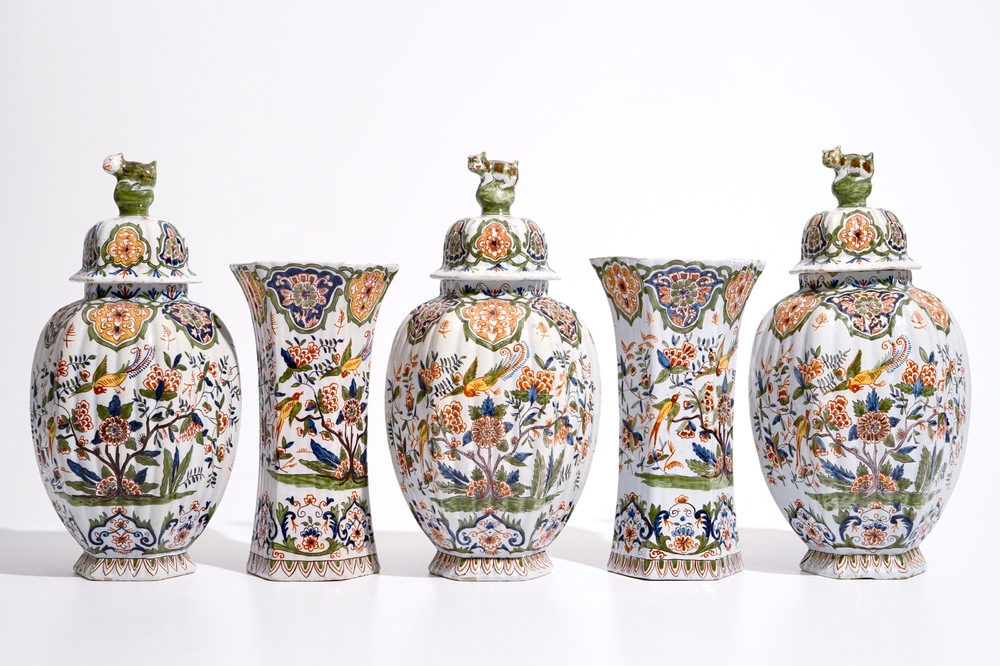 Une garniture de cinq vases en fa&iuml;ence de style Delft polychrome, France, 19&egrave;me