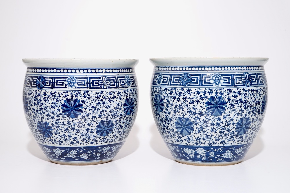 A pair of Chinese blue and white lotus scroll fishbowls, 19th C.