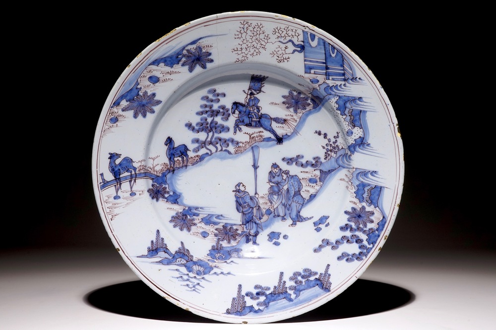 A large Dutch Delft blue, white and manganese chinoiserie dish, 17th C.