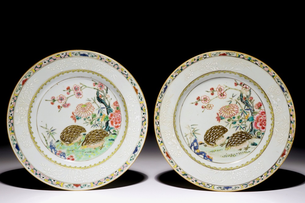 Une paire d&rsquo;assiettes aux cailles en porcelaine de Chine famille rose, Yongzheng