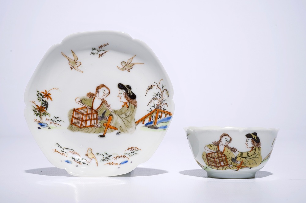 Une tasse et soucoupe en porcelaine de Chine coquille d&rsquo;oeuf &agrave; d&eacute;cor d&rsquo;un couple avec un cage &agrave; oiseaux, Yongzheng