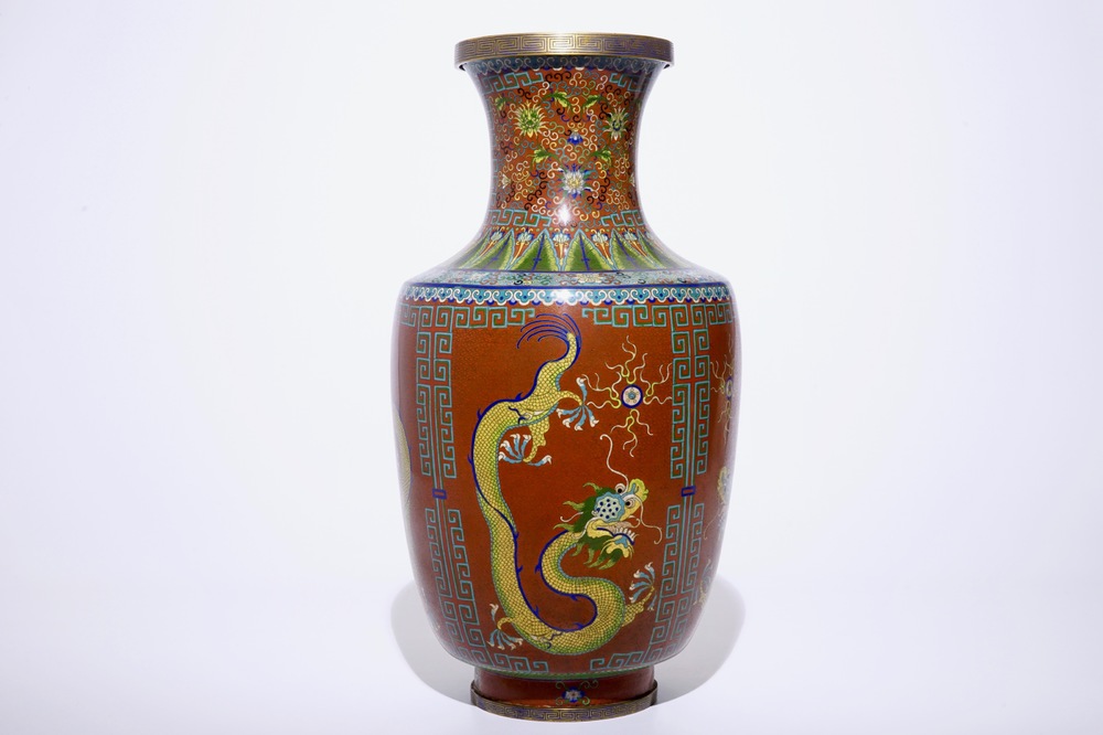 A large Chinese cloisonn&eacute; &quot;Dragons&quot; vase, 19/20th C.