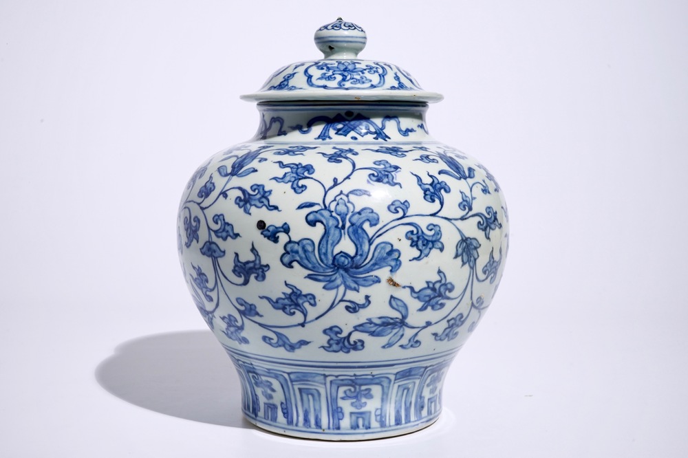 A Chinese blue and white peony scroll vase and cover, Ming, Wanli
