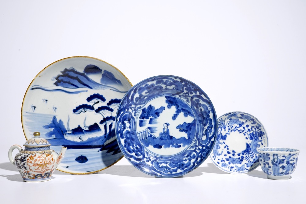 A teapot, two plates and a cup and saucer in Japanese Arita and Imari porcelain, 17/18th C.