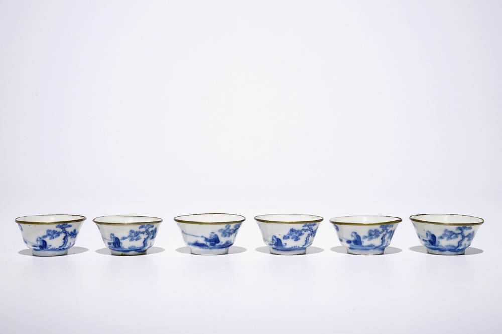Six tasses &agrave; vin en porcelaine de Chine &quot;Bleu de Hue&quot; pour le march&eacute; vietnamien, 19&egrave;me