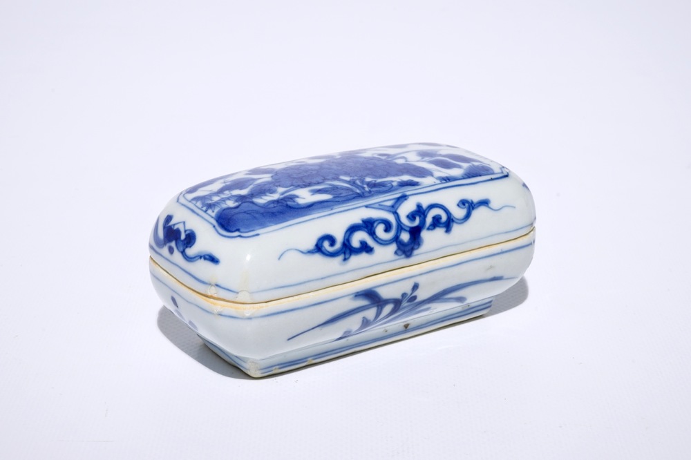 Een blauw-witte Chinese doos voor betelnoten, Ming, Wanli