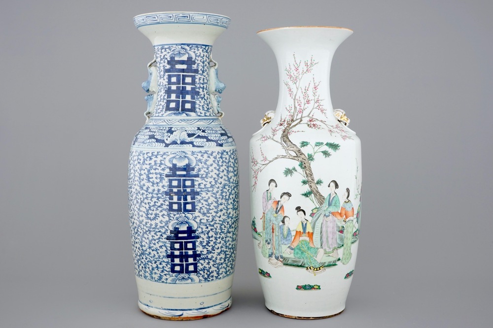 A tall Chinese famille rose vase and a blue and white one, 19/20th C.