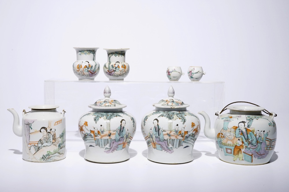 A collection of Chinese qianjiang cai and famille rose vases, teapots and cups, 19/20th C.