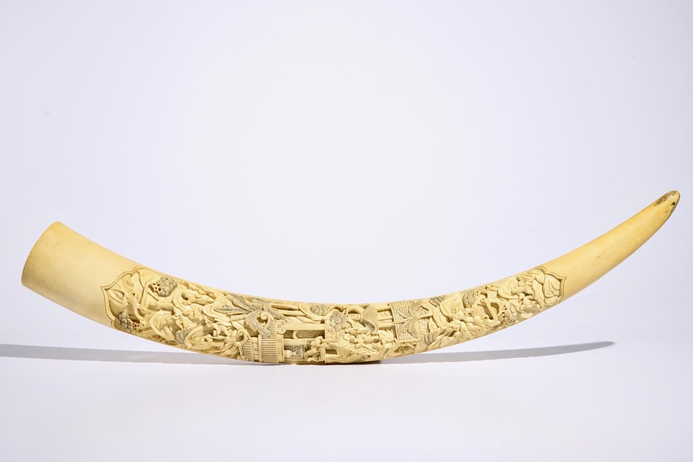 A large Chinese carved ivory tusk, early 20th C.