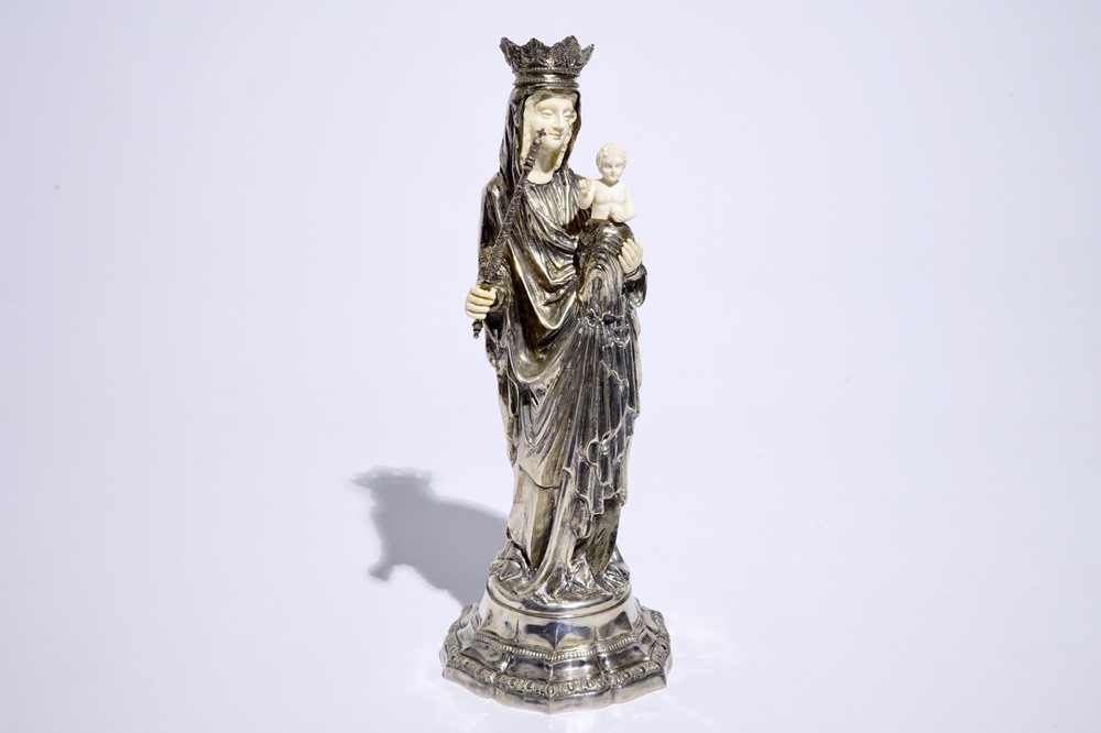 Une Vierge &agrave; l'Enfant en argent et ivoire, Pays-Bas, vers 1900