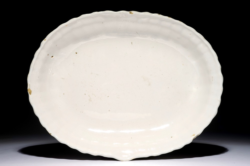 A large white Delft pointed oval dripping pan, 18th C.