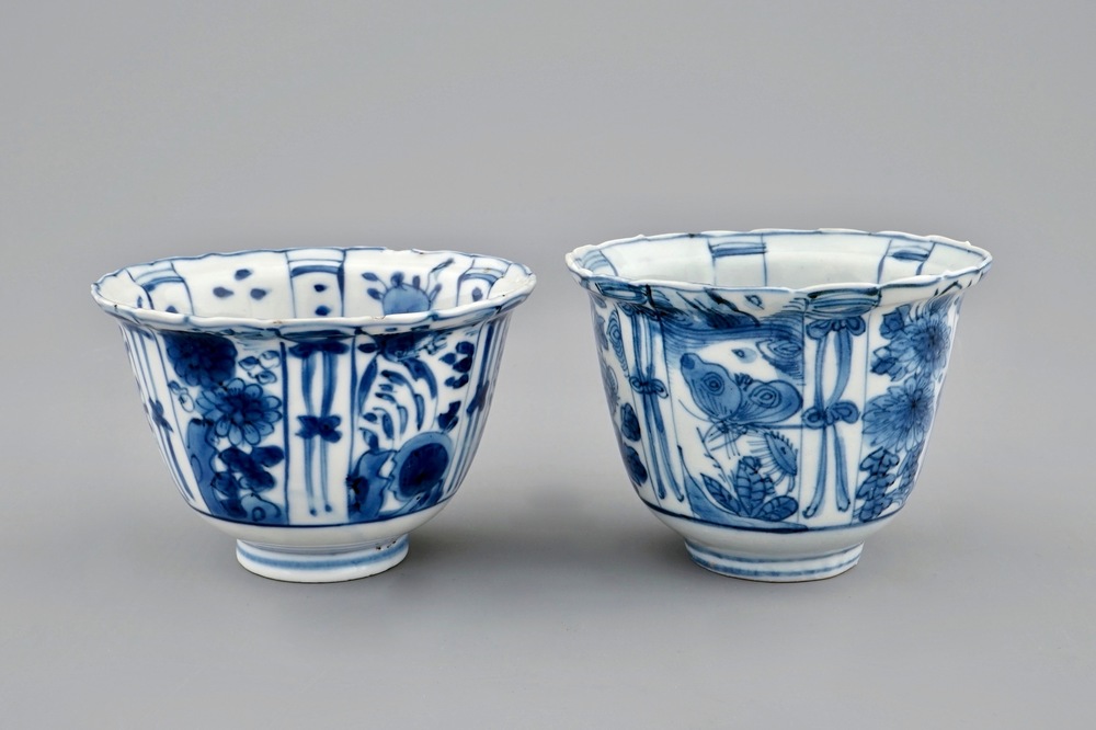 Twee Chinese blauw-witte kraaienkommen, Ming, Wanli