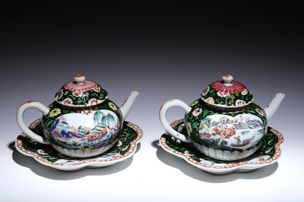 A pair of Chinese famille noire teapots on stand, Yongzheng