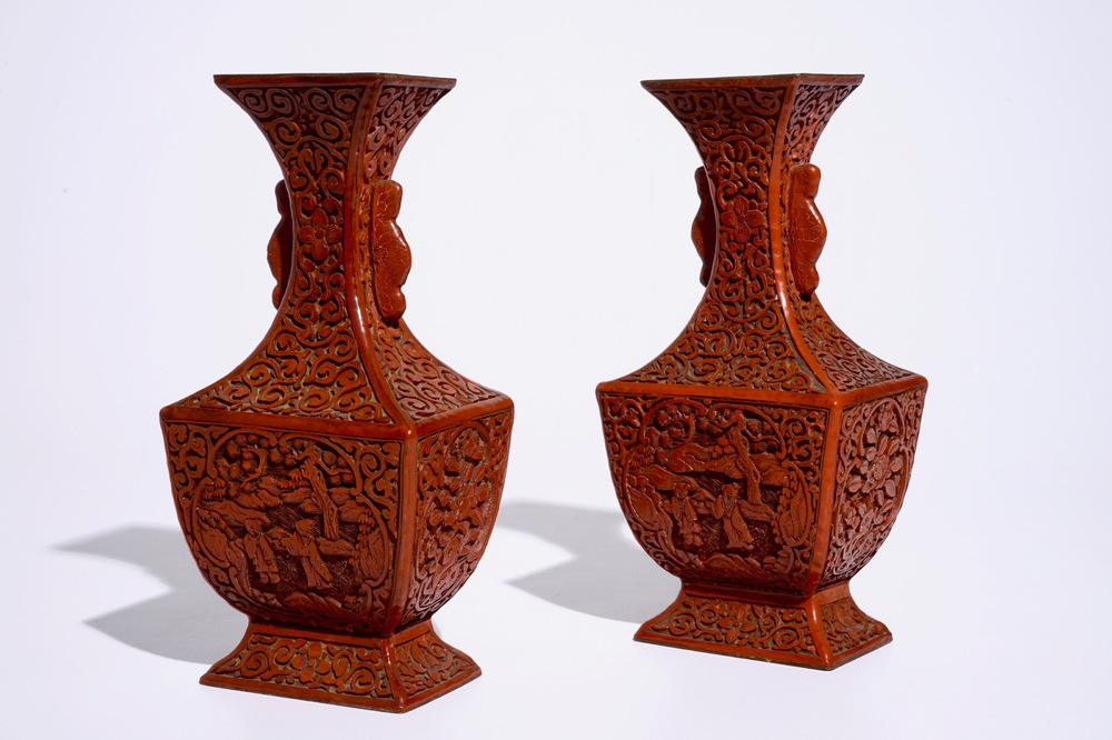 Une paire de vases en laque rouge sculpt&eacute;e, Chine, 19&egrave;me