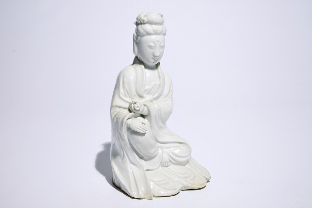 A Chinese Dehua blanc de Chine model of Guanyin, 18/19th C.