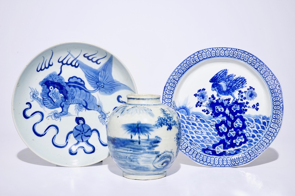 Two Chinese blue and white plates with an eagle and buddhist lions and a landscape jar, 19/20th C.