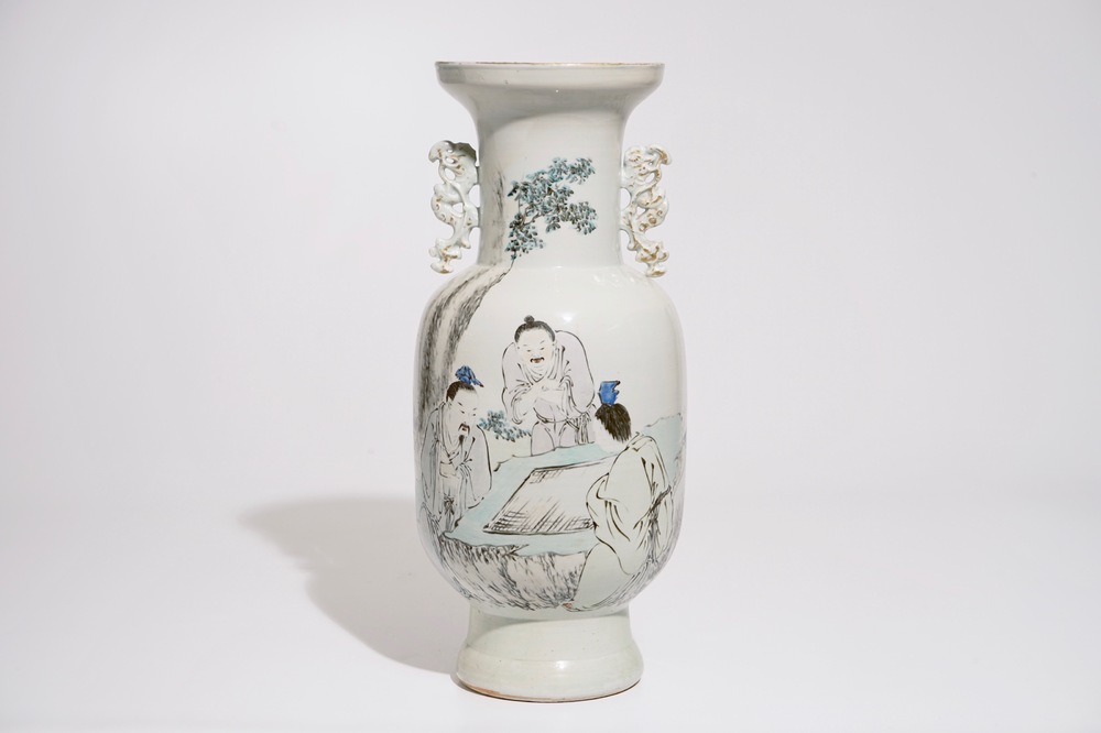 A Chinese qianjiang cai vase with a scene of go-players, 19/20th C.