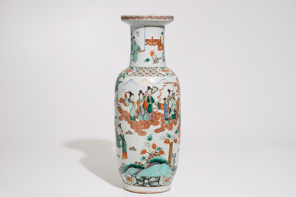 A Chinese famille verte rouleau vase with a court scene, 19th C.