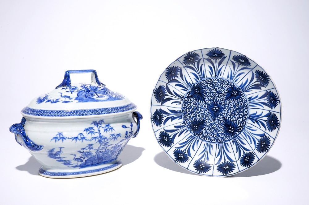 A Chinese blue and white tureen and cover, Qianlong and an &quot;Aster pattern&quot; dish, Kangxi
