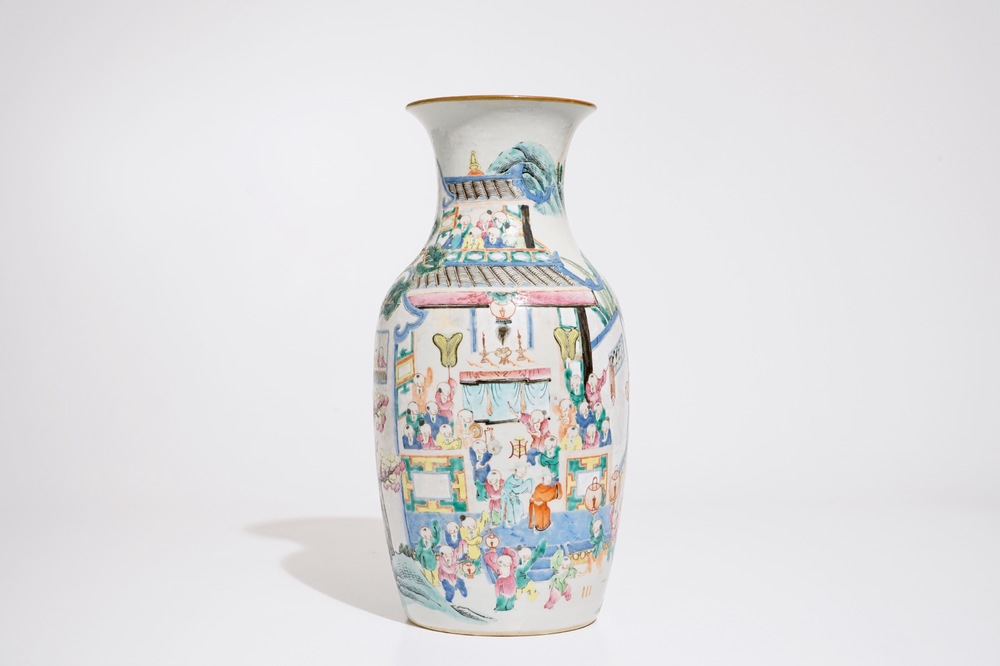 Un vase en porcelaine de Chinese famille rose &agrave; d&eacute;cor &quot;Cent gar&ccedil;ons&quot;, 19&egrave;me