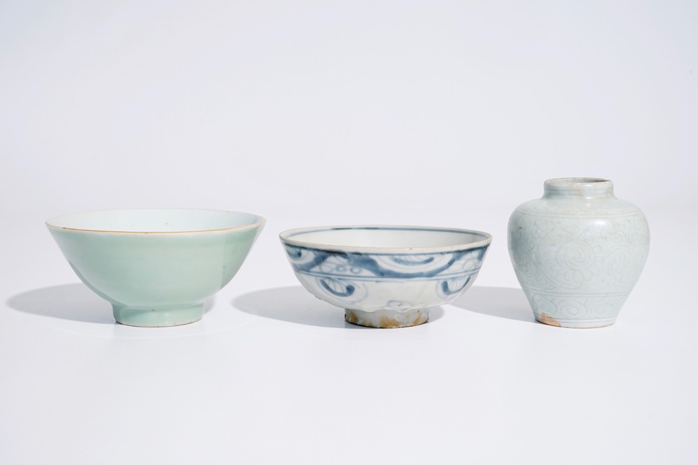 A Chinese blue and white bowl, an incised celadon vase and a celadon bowl, Ming and 19th C.