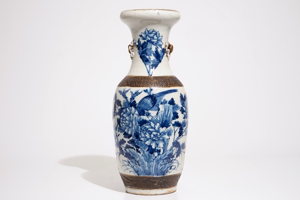 A Chinese Nanking blue and white on crackle ground vase, 19th C.