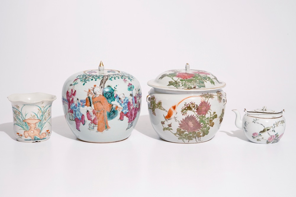 A varied lot of Chinese famille rose and qianjiang cai porcelain, 19/20th C.