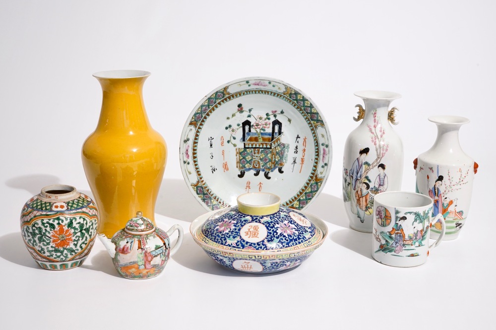 A varied lot of Chinese famille rose, verte and monochrome porcelain, 19/20th C.